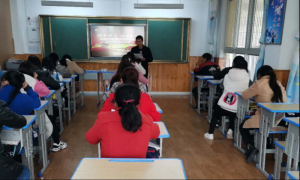 陕西洛南县东郊小学发放秋季学期教育扶贫资金