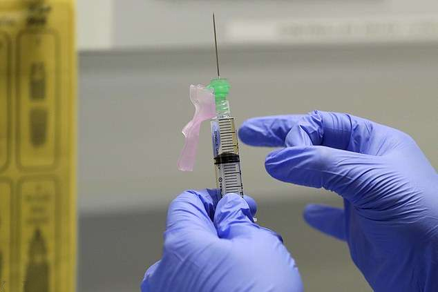 <b>接种新冠疫苗后还会被感染吗 西安市疾控中心：任何疫苗保护效果都不能达到100%</b>