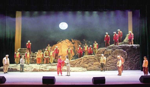【“我们的中国梦”――文化进万家】大型革命史诗歌舞剧《南泥湾》在陕西延安首演
