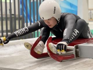 中国选手首度亮相冬奥会女子雪橇赛场 陕西女子王沛宣顺利完赛