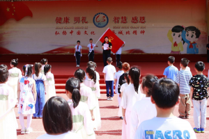 汉中市西乡县城北小学举行2022年少先队入队仪式
