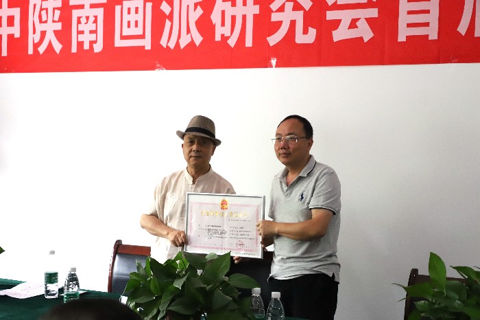 cd3504baa72e50a29523cbd8a3dc051.jpg