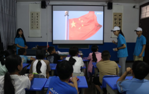 大学生志愿者在渭南市临渭区开展暑期留守儿童关爱活动