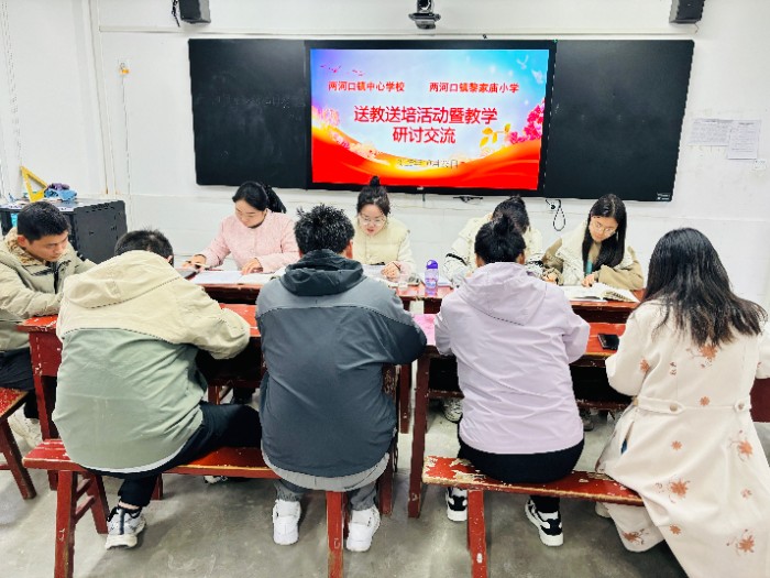 1761273515692682.jpg 研讨交流.jpg