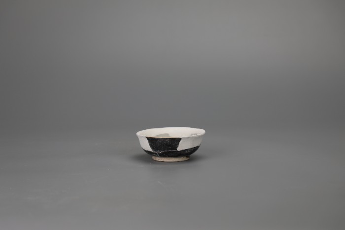 1762480220580799.jpg 通义坊外黑内白瓷碗H2:10.JPG