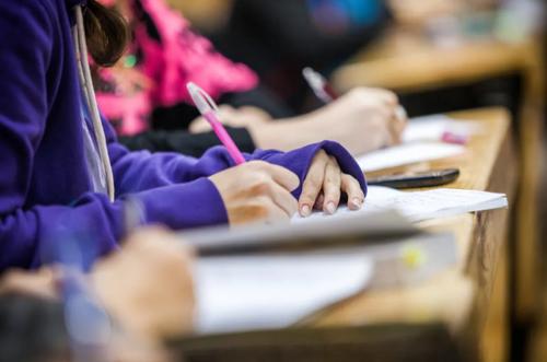 ������������ѵ��ʦ20���˴�����